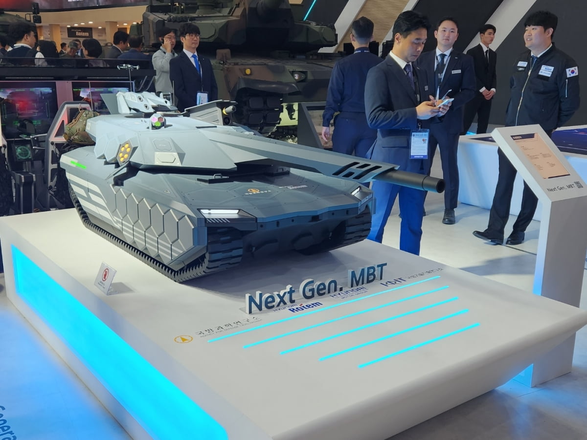 현대로템이 공개한 미래 육군의 차세대 전차 모델./ 김동현 기자