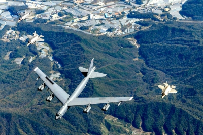 美 전략폭격기 B-52 국내 첫 착륙···북한 놀란 이유는?