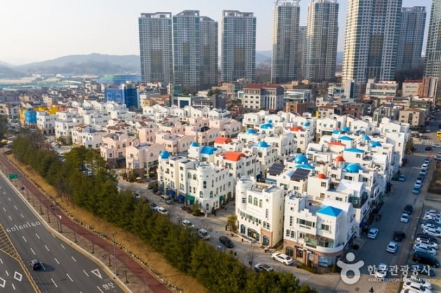 충남 아산탕정 지중해마을 전경. /사진= 한국관광공사 홈페이지