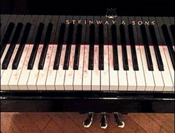 피아니스트 예핌 브론프만이 2015년 10월 오스트리아 빈 콘체르트하우스에서 열린 런던 심포니 오케스트라 공연에서 연주한 피아노의 모습. ©slippedisc 화면 캡처