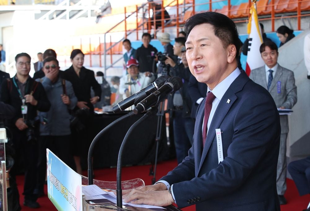 김기현 국민의힘 대표가 22일 오전 서울 용산구 효창운동장에서 열린 제41회 대통령기 이북도민 체육대회에서 축사를 하고 있다. 사진=뉴스1