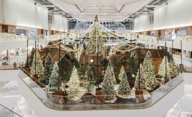 더현대서울의 지난해 크리스마스 H빌리지 연출 모습. 사진=현대백화점 제공