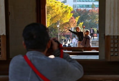 [포토] 단풍으로 물든 덕수궁