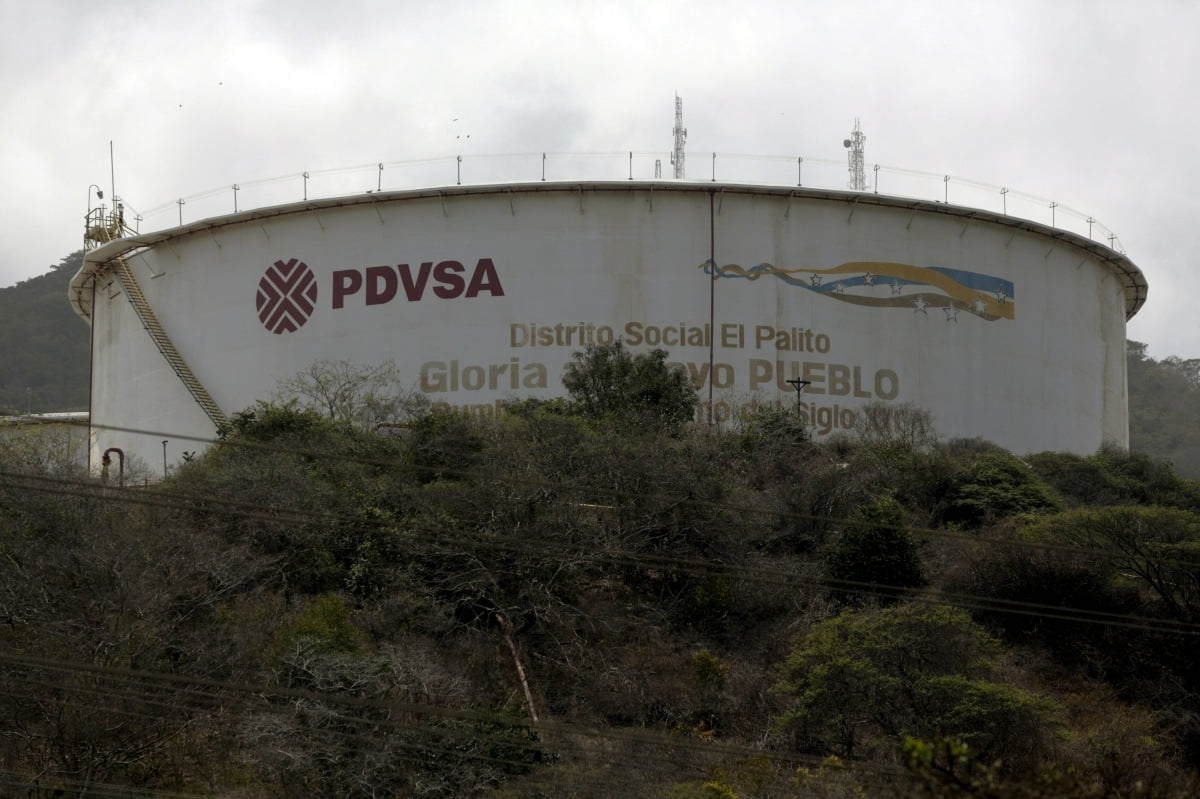 베네수엘라 국영 석유기업  PDVSA가 운영하는 엘팔리토 정유공장의 유류 저장탱크   / 사진=Reuters