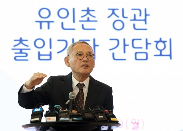 유인촌 문체부 장관 "'블랙리스트' 쓴 사람, 나온 사람 다 만날 것"