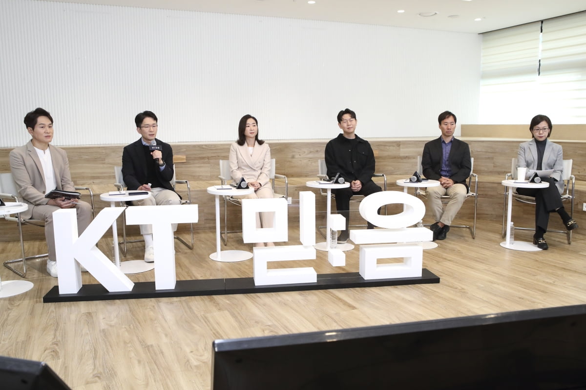 KT가 자체 개발한 거대언어모델(LLM) '믿음(Mi:dm)'을 31일 공개했다. 사진=KT 제공