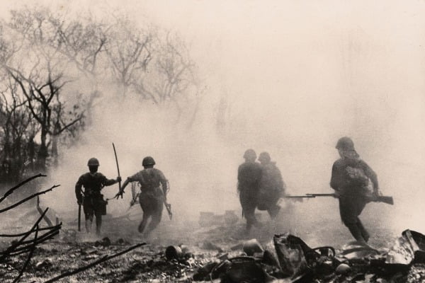 제2차 세계대전 중 버마 작전에 참가한 일본군의 모습. 1942년 5월. /Photo by adoc-photos/Corbis, Getty Images.