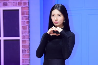 [포토] 수지, '예쁨 뽐내며 하트~'