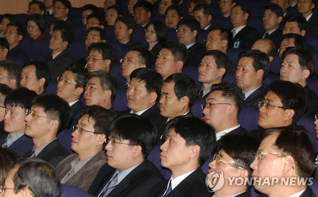 [삶] 교도소에서 초등학생 딸의 머리 한올한올 따주는 엄마의 눈물