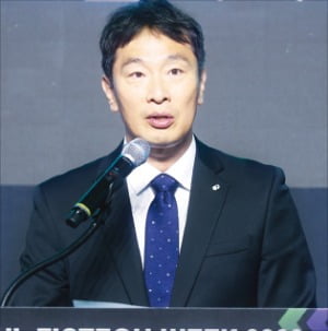 이복현 금융감독원장이 ‘서울 핀테크 위크’ 개막식에서 환영사를 하고 있다. /연합뉴스 