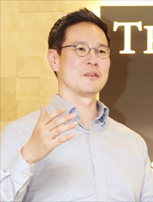 신호식 트릿지 대표가 서울 방배동 본사에서 사업계획을 설명하고 있다.  최혁 기자 