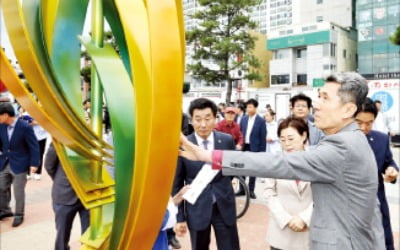 철 예술 축제 '포항스틸아트'…이강덕 "국제 비엔날레 목표"