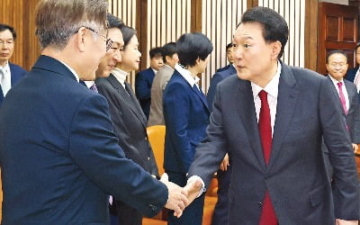 윤석열 대통령 "미래세대에 빚 넘기지 않을 것"