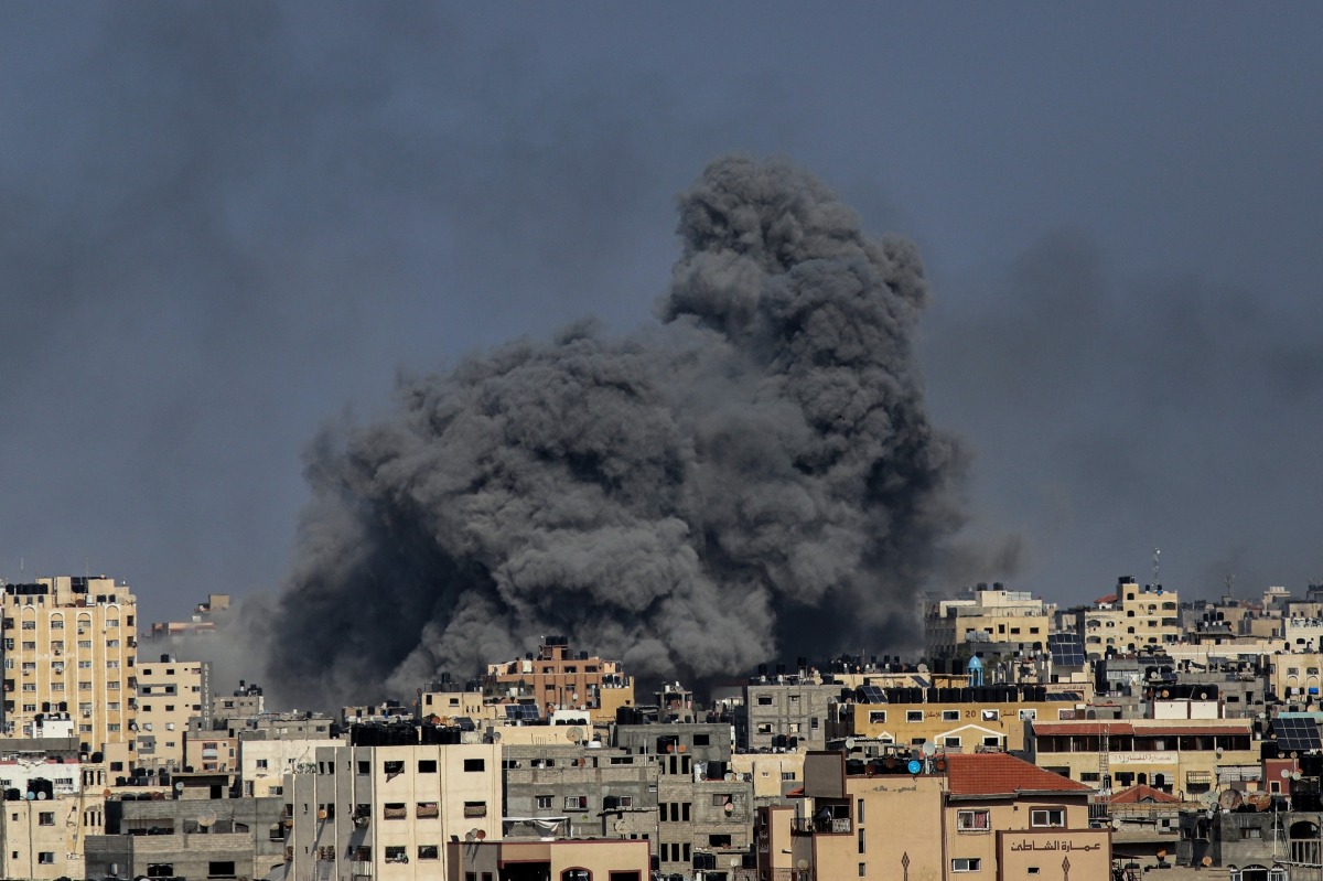 이스라엘은 팔레스타인 무장정파 하마스의 기습공격 후 '피의 보복'을 천명하며, 하마스가 통치하는 가자지구에 폭탄 6000발을 투하했다. 사진=신화·연합뉴스