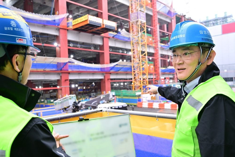 10월 9일 삼성전자 기흥캠퍼스를 찾은 이재용 회장이 차세대 반도체 R&D 단지 건설 현장을 점검하고 있다. 사진=삼성전자