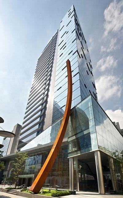 동국제강그룹 본사가 있는 서울 을지로 페럼타워 전경. 사진=동국홀딩스 제공