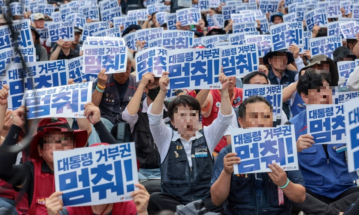 9월 5일 서울 종각 인근에서 열린 민주노총 노조법 제2·3조(노란봉투법) 개정 촉구 결의대회에서 참석자들이 구호를 외치고 있다. 사진=한국경제신문