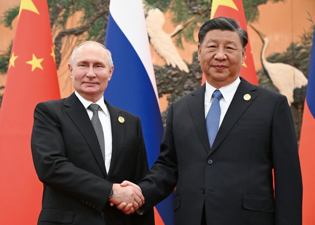 10월 18일 중국을 방문한 블라디미르 푸틴 러시아 대통령이 시진핑 중국 국가주석과 정상회담을 했다. 사진=연합뉴스
