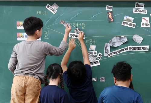 [지방소멸에 맞서다]21 사라지던 아이들 웃음소리가 울렸다…폐교 막은 '서해 갯벌'