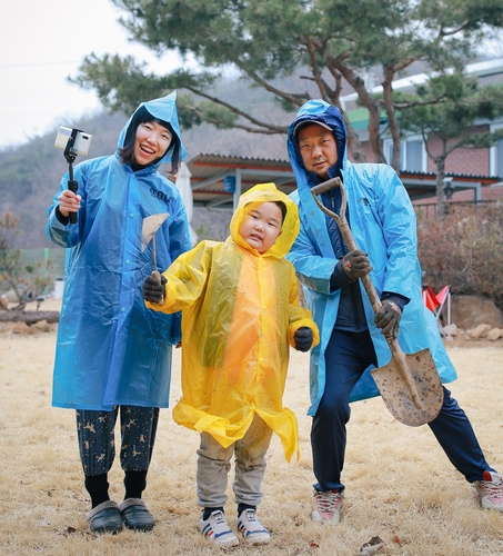 [지방소멸에 맞서다]21 사라지던 아이들 웃음소리가 울렸다…폐교 막은 '서해 갯벌'