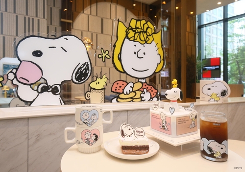 스누피 케이크·미키마우스 커피…캐릭터 메뉴 '인기몰이'
