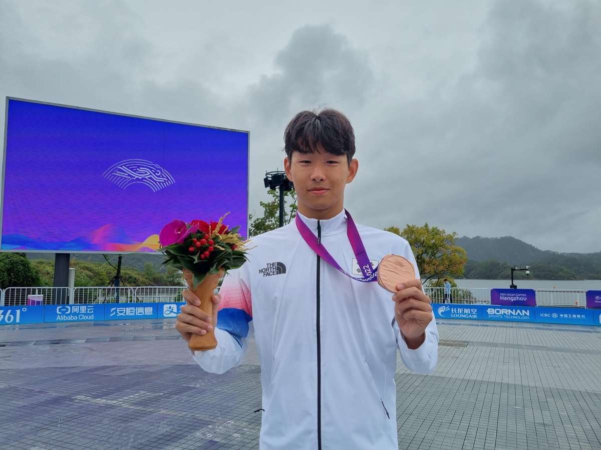 [아시안게임] 박재훈, 첫선 마라톤 수영서 3위…"후반 역전 자신 있었다"(종합)