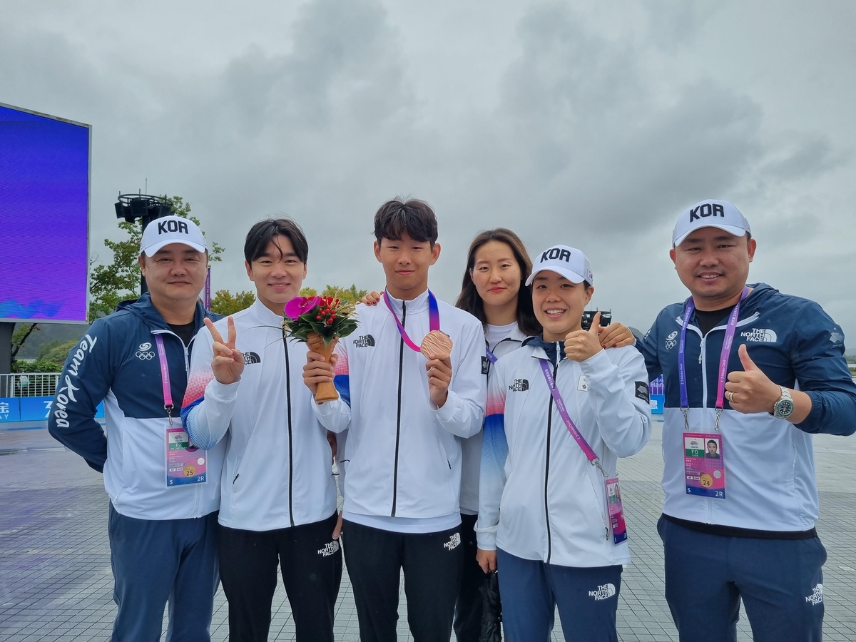 [아시안게임] 박재훈, 첫선 마라톤 수영서 3위…"후반 역전 자신 있었다"(종합)