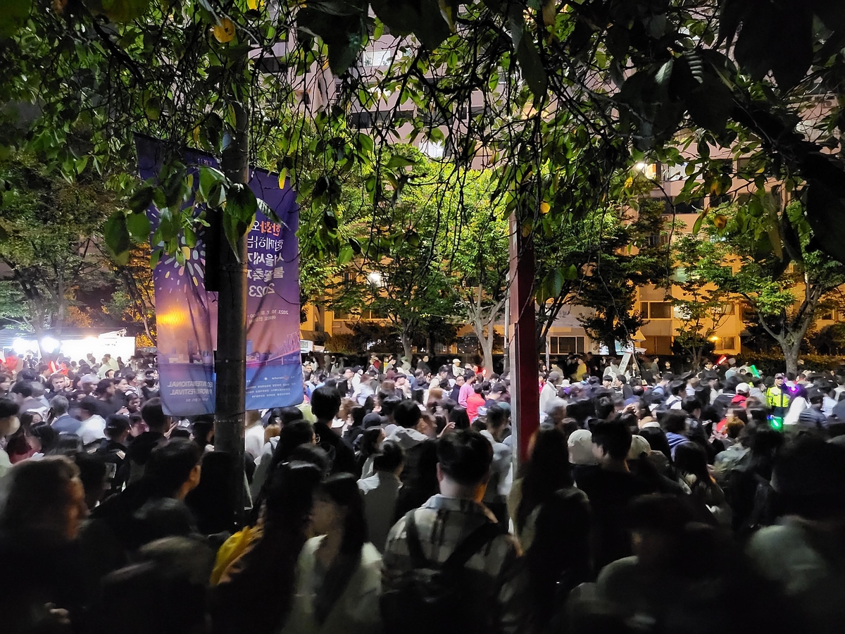밤하늘 '불꽃비'에 100만 인파 환호…시민들 '안전 또 안전'(종합)