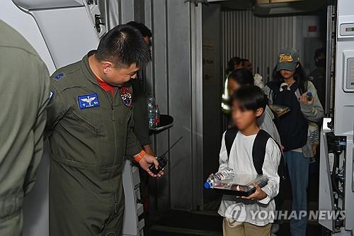 [이·팔 전쟁] 한국 무료인데 일본은 대피 비용 27만원…日정부 "적절"