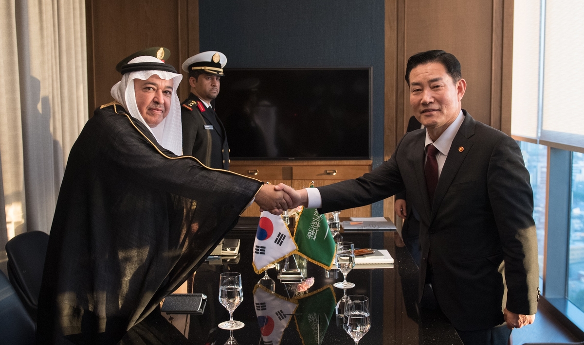 신원식 장관, 사우디 국방부 정무차관 접견…협력 확대 논의