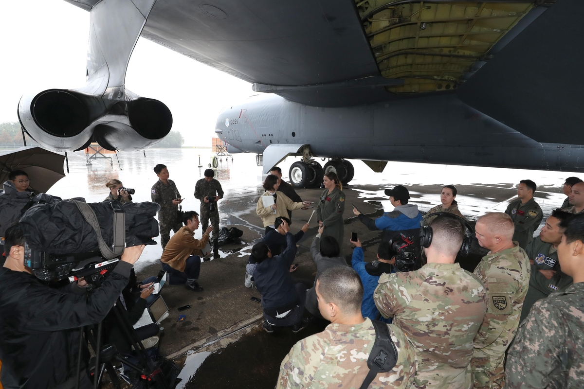 미군 최초 여성 B-52 대대장 "한미 파트너십 위해 ADEX 참여"