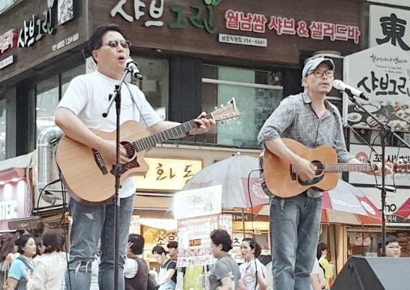 사진 찍고 기타 치고…'부캐'로도 잘나가는 경남 경찰들