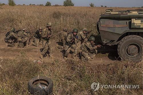 "우크라군, 러 점령 남부 드니프로강 동안 진격…동부서도 공세"(종합)