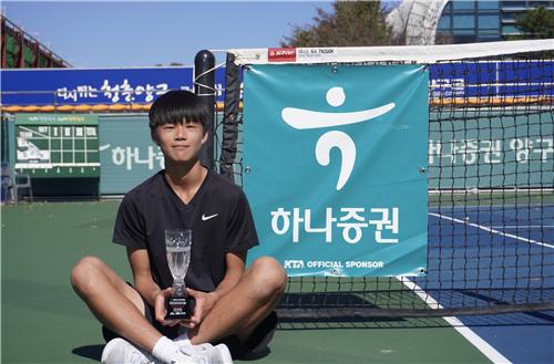 김동재·심시연, 양구 국제주니어 테니스대회 남녀 단식 우승