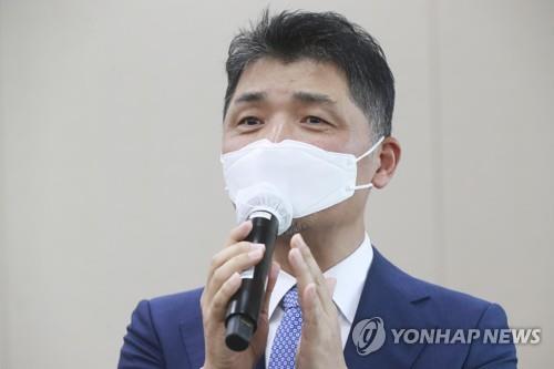 [특징주] 창업자 금감원 출석 앞둔 카카오 또 신저가