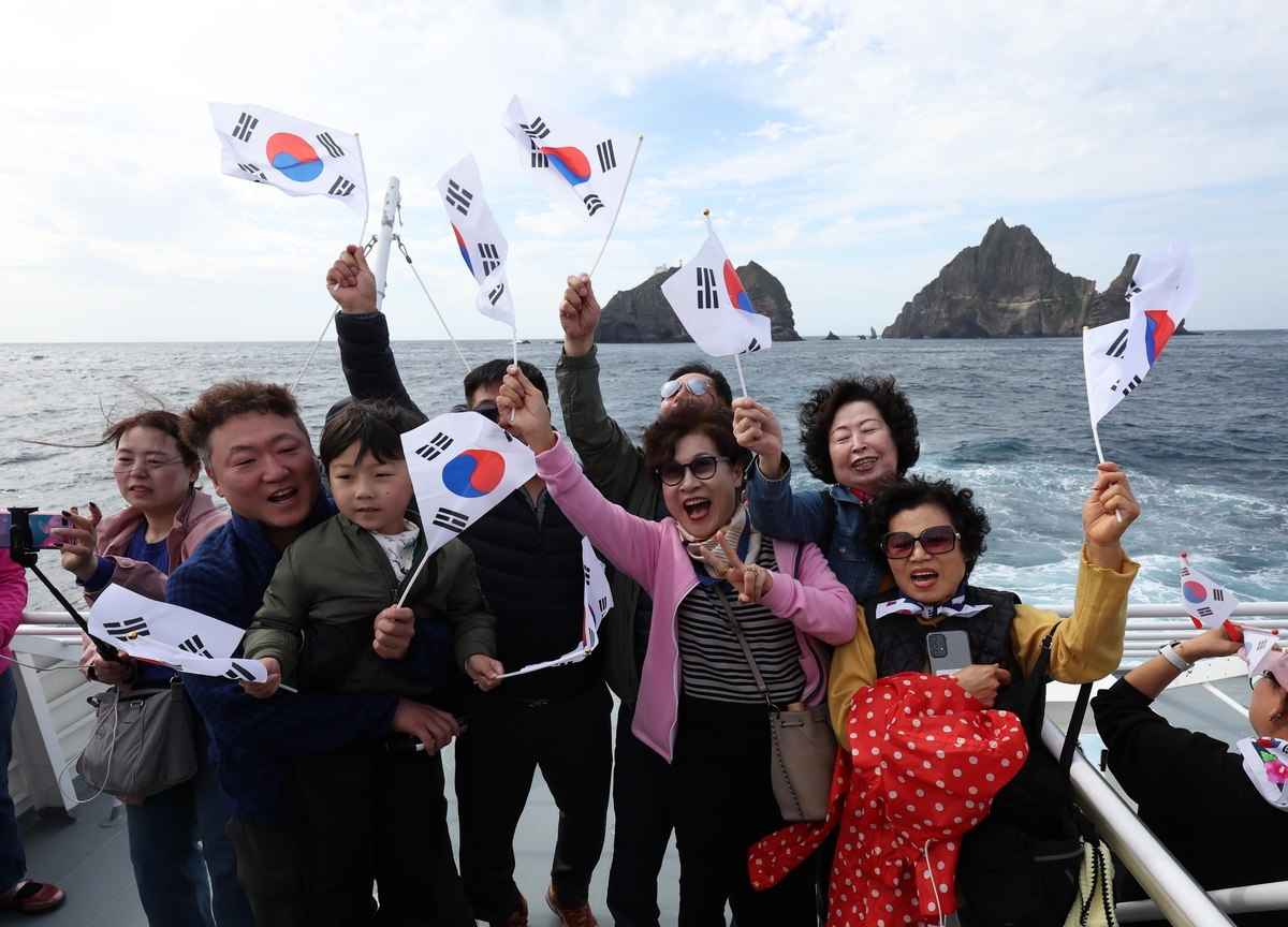 1㎞ 거리 두고 바라본 '우리 땅' 독도…'더는 외롭지 않았으면'