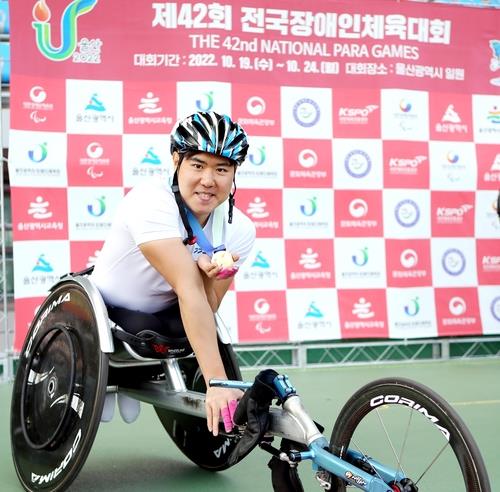 '교사 스프린터' 윤경찬, 장애인 AG서 질주 "기록 아쉬워"