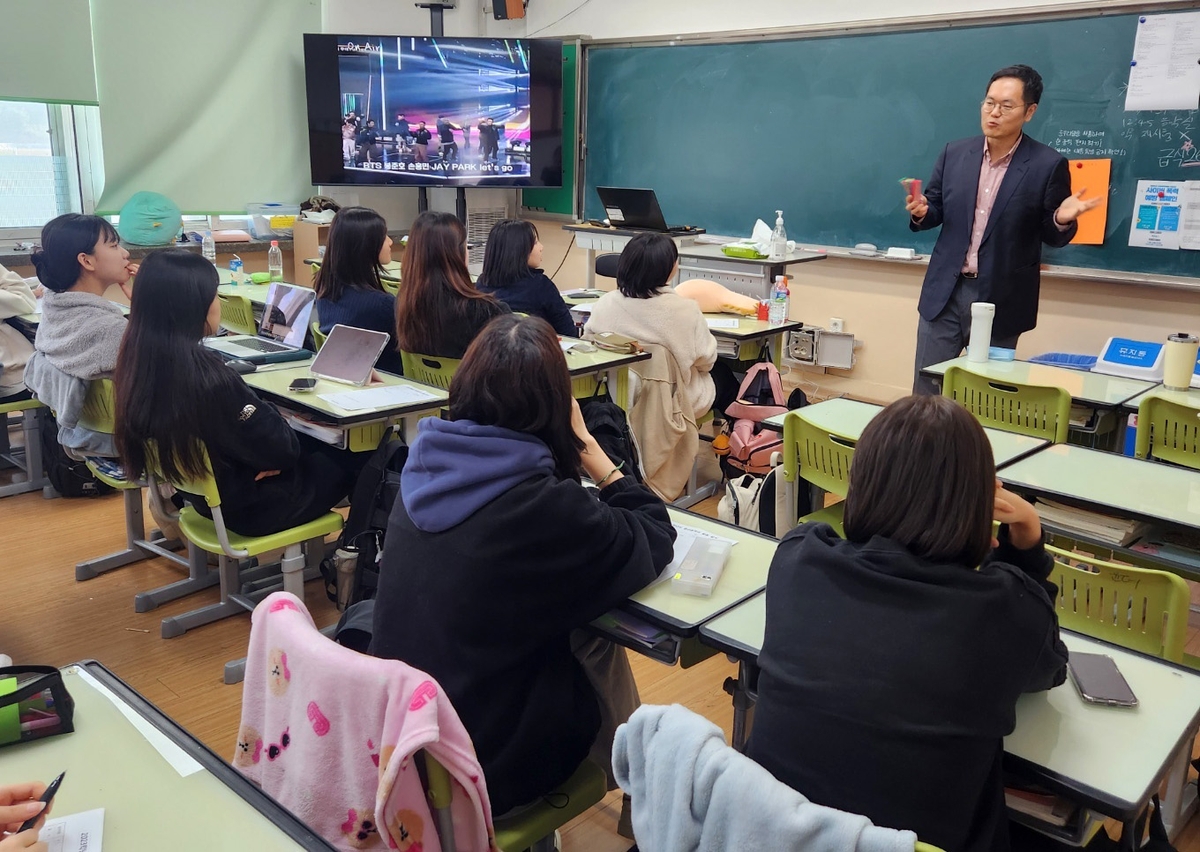 강원교육청, 학교로 찾아가는 진로 맞춤형 전공 토크콘서트 개최