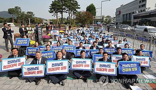 김영록 전남지사 "정부, 의대 신설 구체적 로드맵 마련해야"