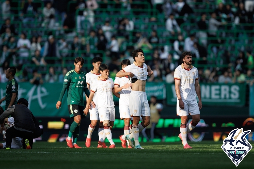 전북, '교체 실수' 사건 K리그에 이의제기…포항 몰수패 요청