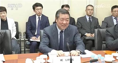 中허리펑 부총리, 중앙재경위 판공실 주임 겸임…경제 전권 장악