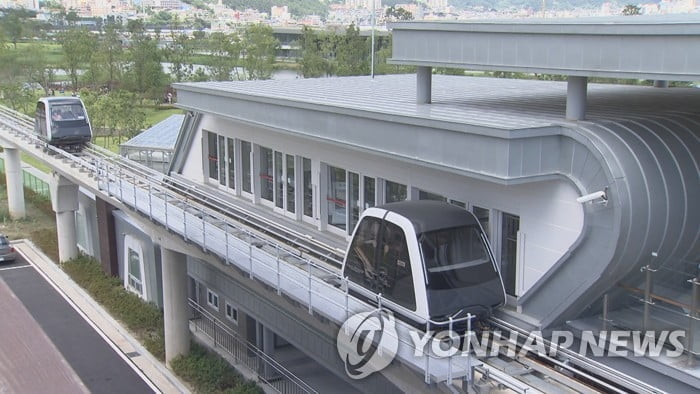 순천만 무인열차 스카이큐브 고장…탑승객 70여명 1시간 고립