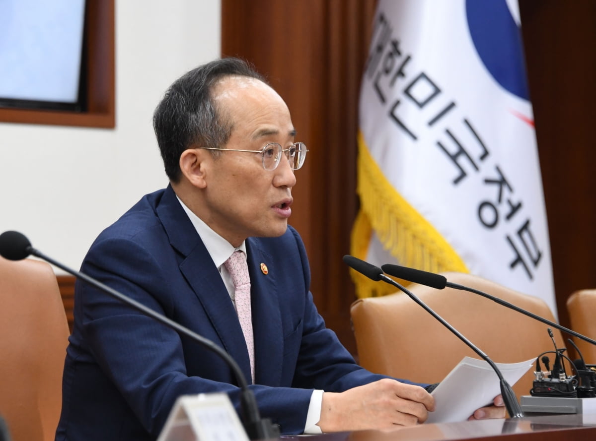 추경호 부총리 겸 기획재정부 장관이 10월 5일 서울 종로구 정부서울청사에서 열린 비상경제장관회의에서 모두발언을 하고 있다.