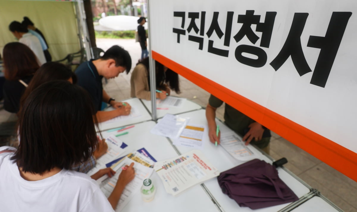 아르바이트 해도 구직촉진수당 안 깎인다...청년 대상 37세까지 확대