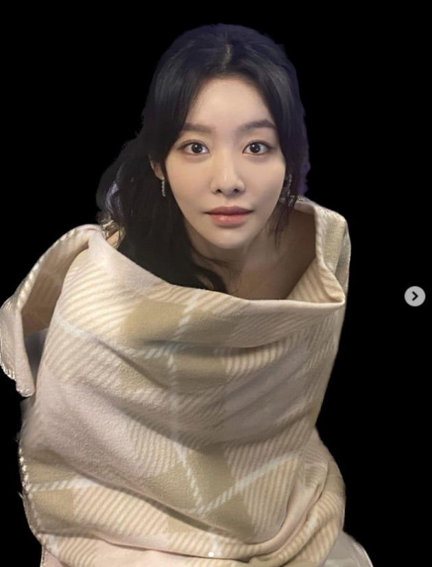 Cha Joo-young, in full makeup and rolled up blanket