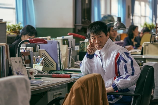 Jin Seon-gyu turns into a crazy guy who grabs your back