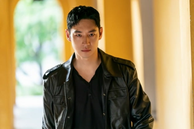 Lee Je-hoon "Appearing in 'Model Taxi 2' is a given"