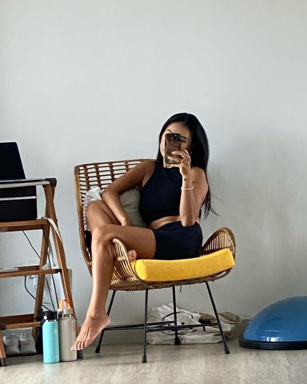 Kahi, I thought she was a mom with strong abs.