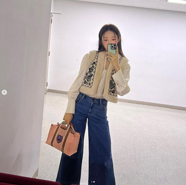 Seo Ha-yan, even captures the lighting of the recording studio.