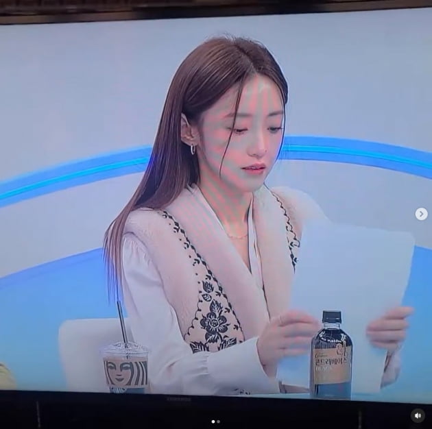 Seo Ha-yan, even captures the lighting of the recording studio.